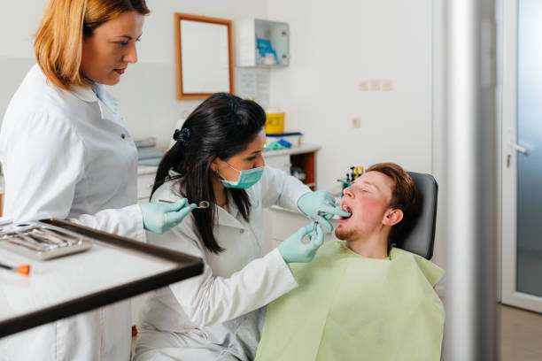 Best Emergency Tooth Extraction  in Covgton, IN